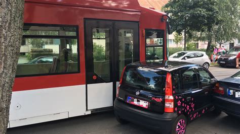 Straßenbahn Und Auto Kollidieren Im Siegfriedviertel Regionalheute De