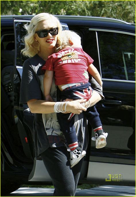 Gwen Stefani Dresses Her Sons In Matching Colors Photo