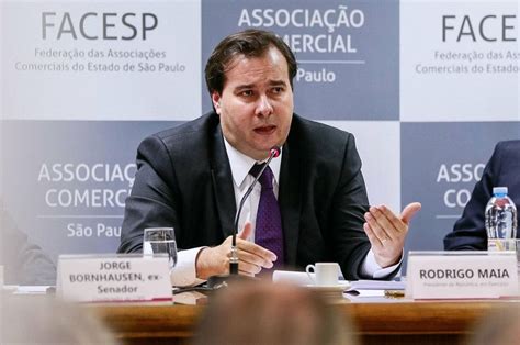 Rodrigo Maia pede menos discurso e mais objetividade na aprovação do