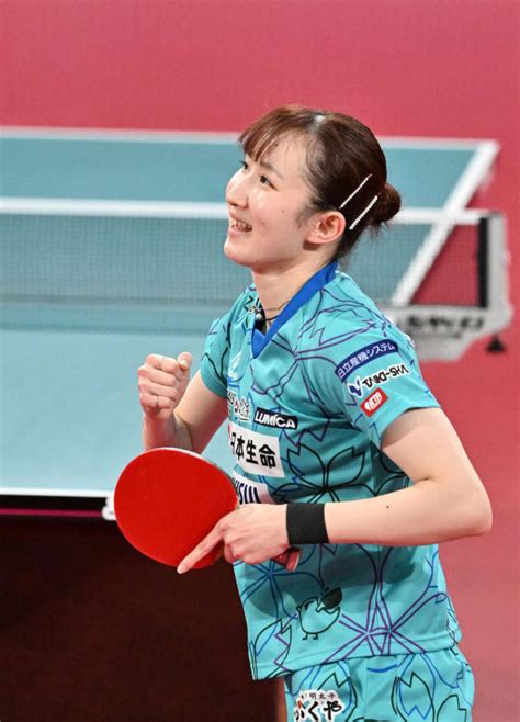 女子シングルス準々決勝で、長崎美柚からポイントを奪い笑顔を見せる早田ひな（撮影・中村太一） 早田ひな、貫禄のストレートで4強 全日本卓球