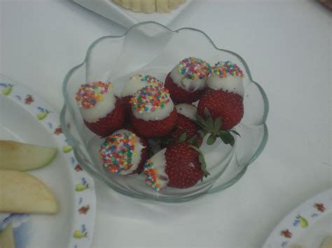 Delicious White Chocolate Dipped Strawberries