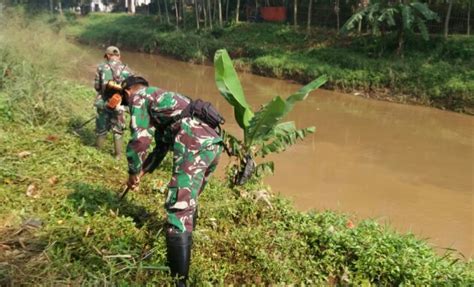 Satgas Citarum Sektor 21 07 Cisangkuy Bebersih Menata Bantaran Sungai