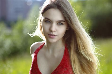 Bokeh Women Face Red Clothing Portrait Long Hair Blonde Looking