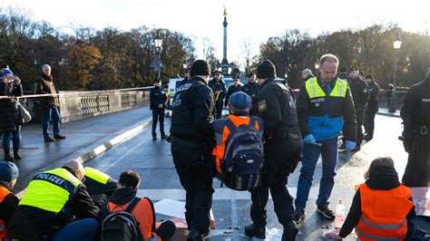 München Klima Aktivisten nach Protest in Gewahrsam in JVA Stadelheim