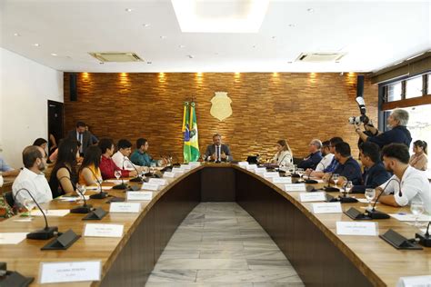 Governador Recebe Estudantes Da Rede Estadual Premiados Na Feira