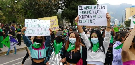 Cientos De Mujeres Marcharon En Ecuador Para Que Se Apruebe La Ley De