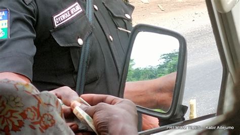 Photos Nigerian Police Officers Caught On Camera Taking Bribe