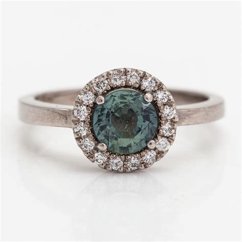 Ring K Vitguld Med Gr N Safir Och Briljantslipade Diamanter Ca