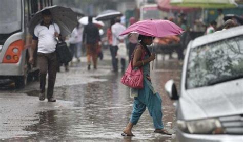 बेंगलुरू में भारी बारिश से जनजीवन अस्त व्यस्त Heavy Rains Disrupt Normal Life In Bangalore