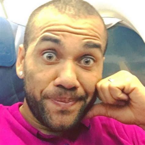 Jornalista revela que amigo pagou fiança de Daniel Alves Saiba quem