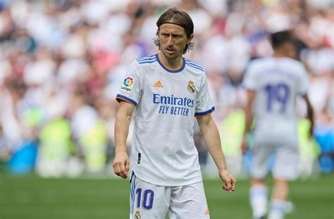 Modric Renova Contrato O Real Madrid Por Mais Uma Temporada