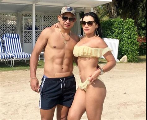 Los Bikinazos De Virginia Varela Esposa De Emilio Izaguirre Que