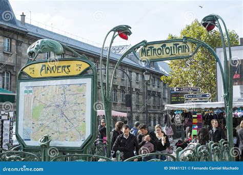 Paris France October 21 Commuters Entering Anvers Metro Stat