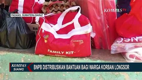 Tinjau Lokasi BNPB Bagikan Bantuan Logistik Bagi Korban Banjir Padang