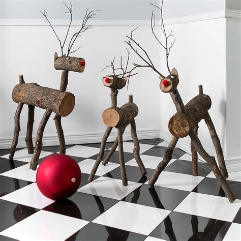 Add These Cute DIY Wooden Reindeer To Your Christmas Decor This Year