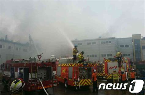 인천 남동공단 한 공장서 불4시간만에 완전 진화종합 뉴스1