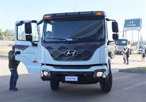 Transporte Carretero Hyundai presentó en Uruguay el nuevo Pavise un