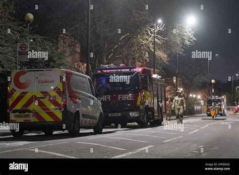 Personnel Durgence Près De La Scène Dans Tollgate Road à Beckton