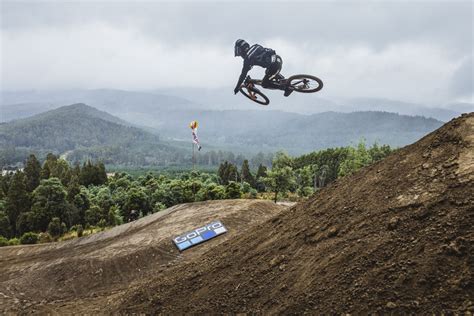 Rónán Dunne storms to big win in Red Bull Hardline Video