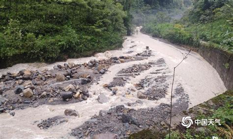 云南绥江盐津遭遇强降水 山洪冲毁房屋山体滑坡石块滚落 图片频道