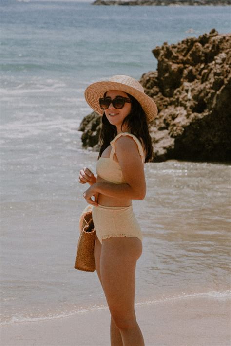 8 Hot Sexy Sara Isabel Bikini Pics