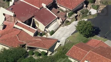 12 Homes Destroyed By Landslide In Southern Californias Rolling Hills