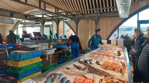 Les étales du marché couvert Ville de Saint Dizier