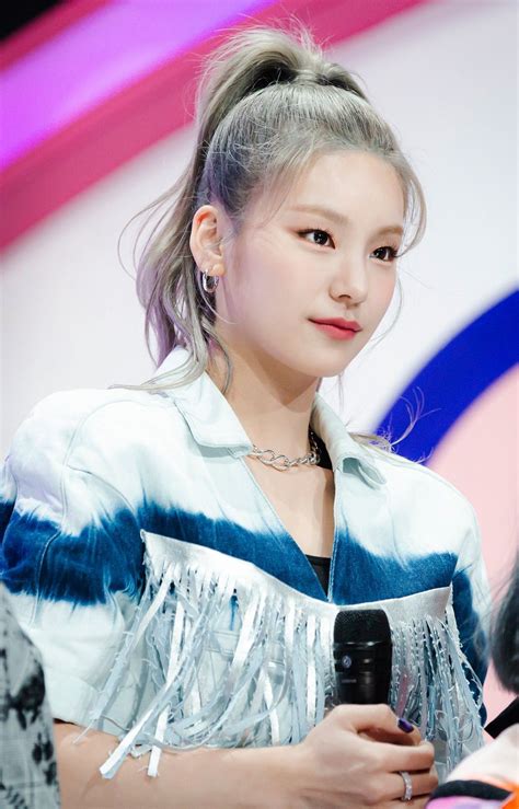 Itzy Yeji Itzy Kpop Girls Korean Girl Groups