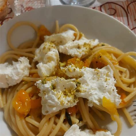 Spaghetti Con Datterini Gialli Burrata E Pistacchio Al Ta Cucina