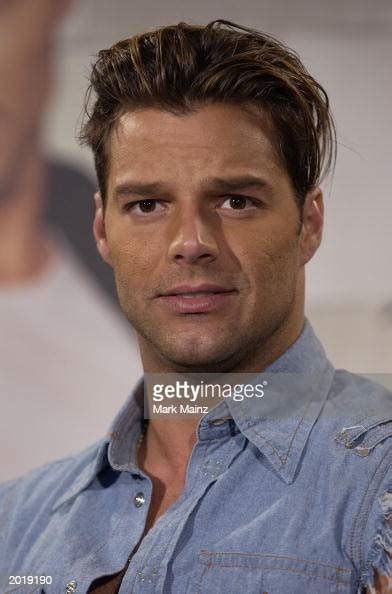 Singer Ricky Martin Signs Copies Of His New Album Almas Del Photo D