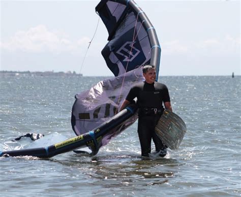 VIDEO Afaceristul care a murit în Marea Neagră când se dădea cu kite