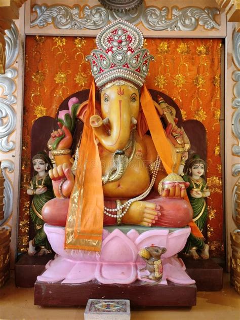 Ganpati, Riddhi Siddhi Ganesh Photo Stock Photo - Image of sculpture ...