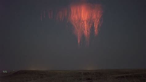 Photographer Follows Storms Across North America to Capture Rare Red ...