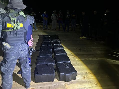 Incautan cargamento con 395 paquetes de cocaína frente a las costas de