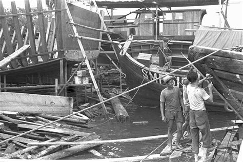 1976 - BUILDING BUMBOATS AT A SHIPYARD, Singapore, SMHIG | History of ...