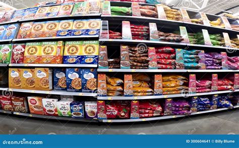 Walmart Interior Pan Down Breakfast Bag Cereals Aisle Stock Video