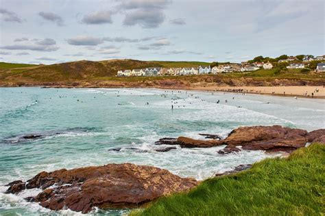 Surfing Polzeath (Beach & Surf Guide) - Honest Surf