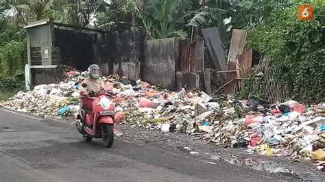 Tps Bansring Ditolak Warga Sampah Berserakan Di Jalanan Banyuwangi