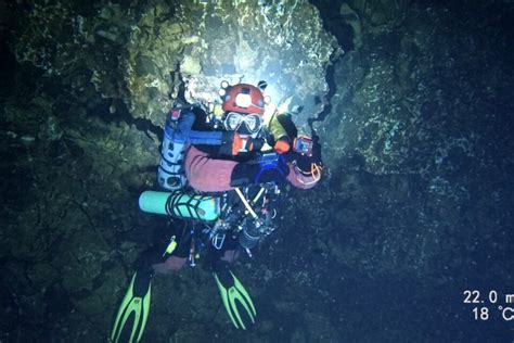 Après Avoir Frôlé La Mort Il Bat Le Record Du Monde De Plongée Dans Ce