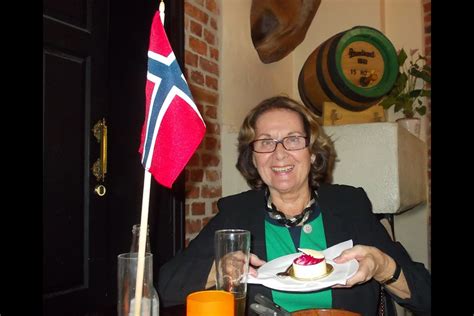 Berit Kullander fyller 85 år gratulerer med dagen