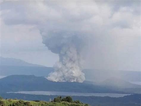 Taal Volcano spews ash in phreatic eruption —PHIVOLCS | News | GMA News Online