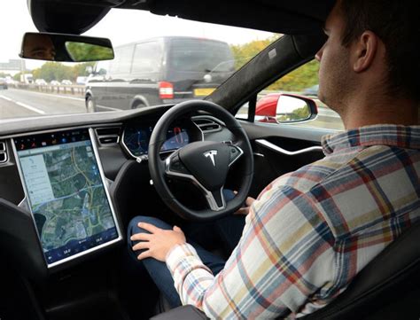 Así Pretende Tesla Que Sus Usuarios Utilicen El Autopilot