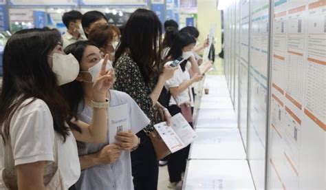 7월 취업자 82만6천명↑증가폭 갈수록 줄어든다 한국경제