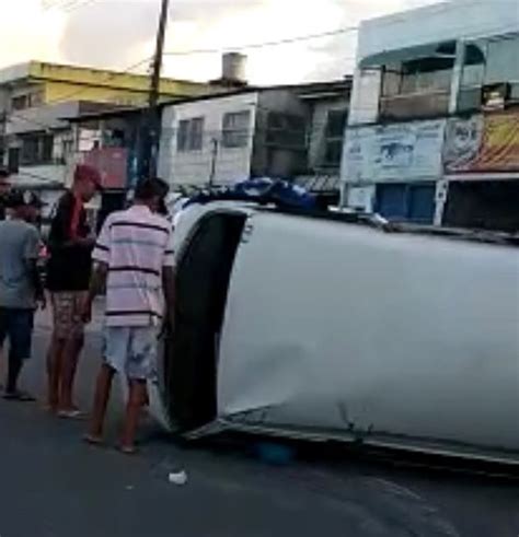 Kombi Capota E Pessoas Ficam Feridas Na Rodovia Pe 22 Em Paulista