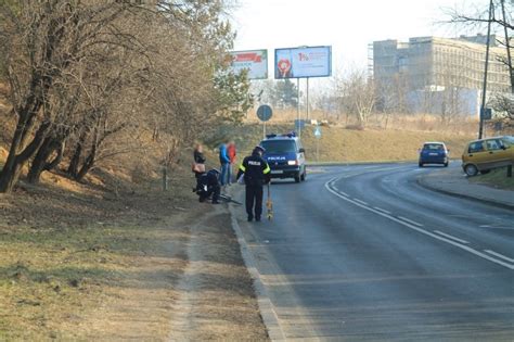 Ul P Nocna Rowerzysta Trafi Do Szpitala Po Potr Ceniu Przez