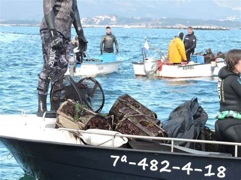 Plancton As Se Lucha Contra La Basura Marina En Areoso