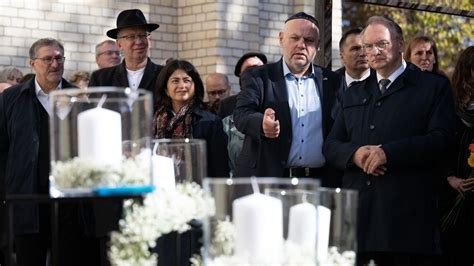 Drei Jahre Nach Anschlag Auf Synagoge Gedenken In Halle