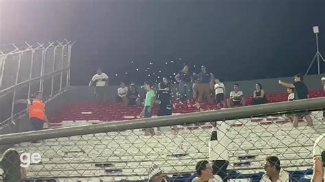 V Deo Torcedores Do Olimpia Imitam Macacos Contra Torcida Do