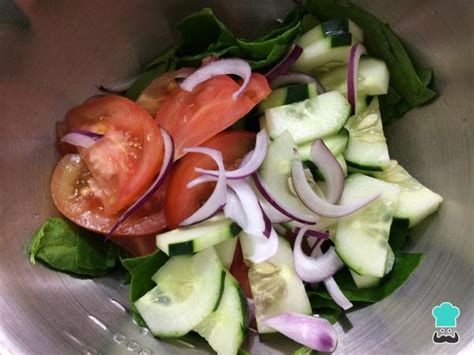 Ensalada de espinacas y tomate Fácil