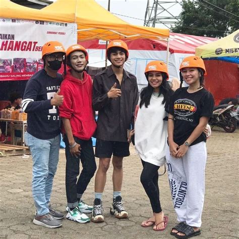 meet vina fan   internet sensation  indonesia